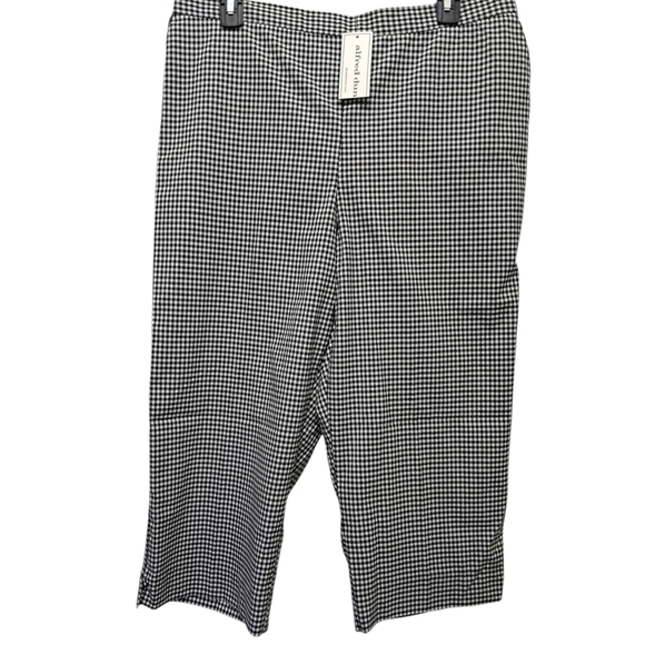 NWT Alfred Dunner Womens Classic Fit Capri Size 14 Black and White with Pockets - Picture 1 of 8